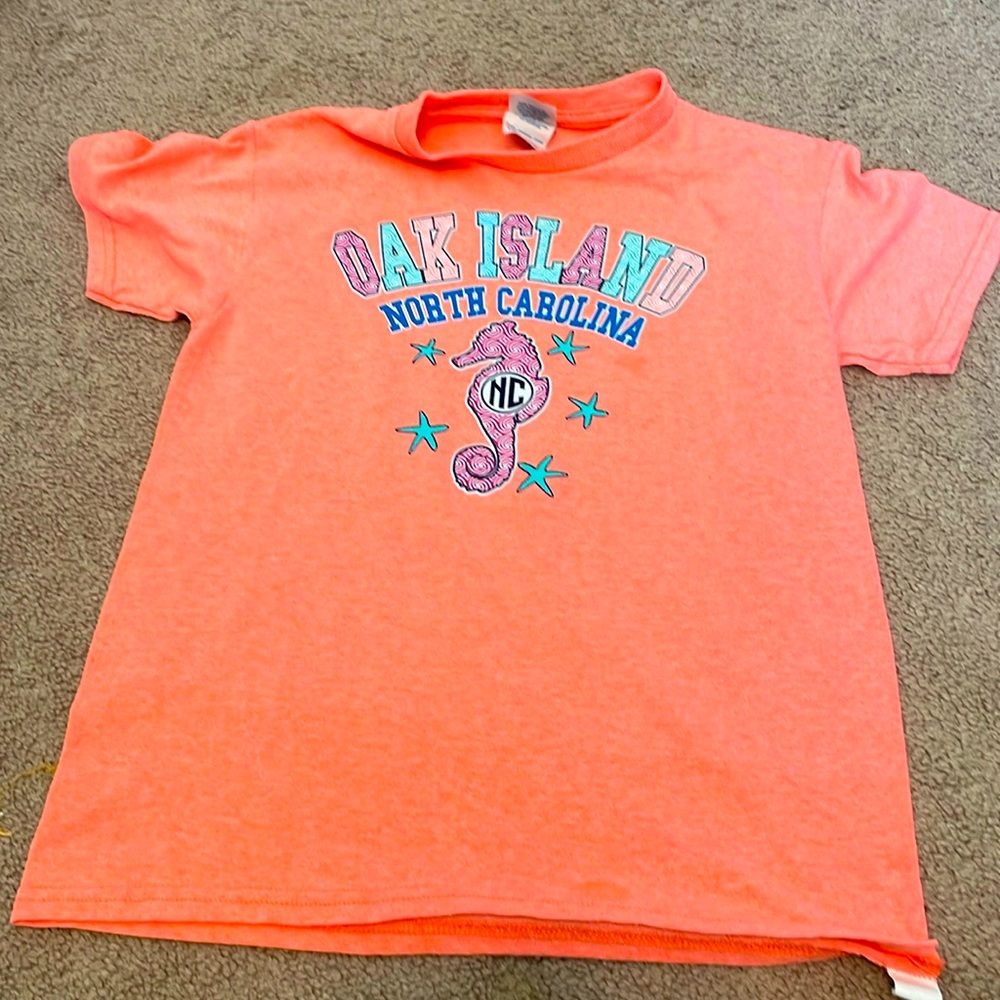 3/$10 Oak Island NC Girls size M TShirt Peach Blue Seahorse EUC Short Sleeve